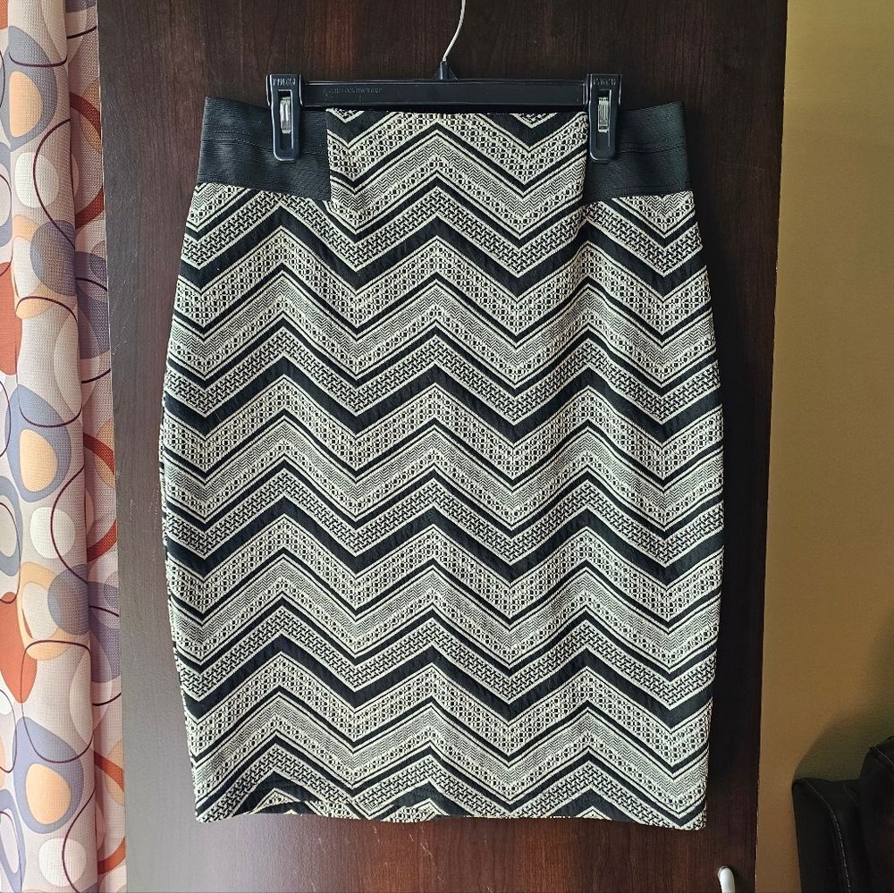 Maurices Black and Cream Chevron Pencil Skirt Size Large
